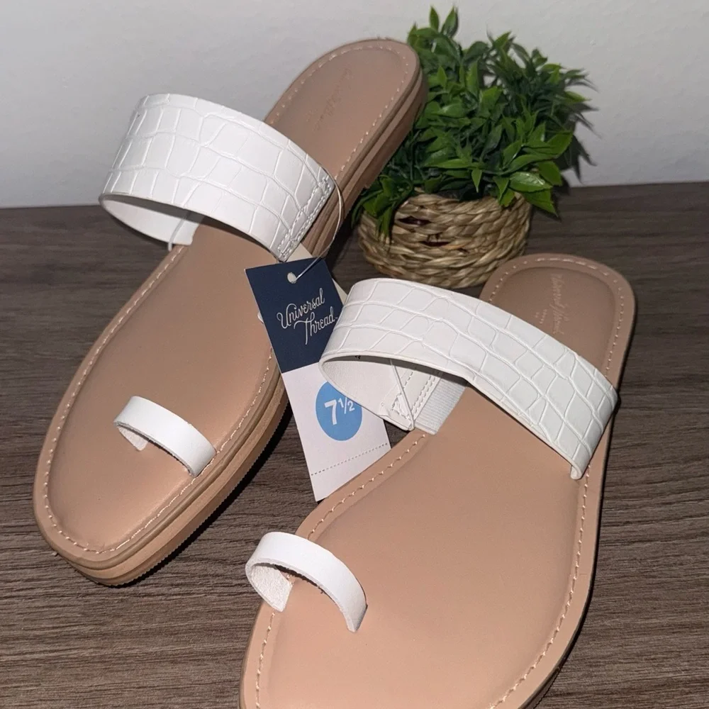 Women's Juno Toe Ring Flat Sandals - Universal Thread™ - Picture 2 of 2